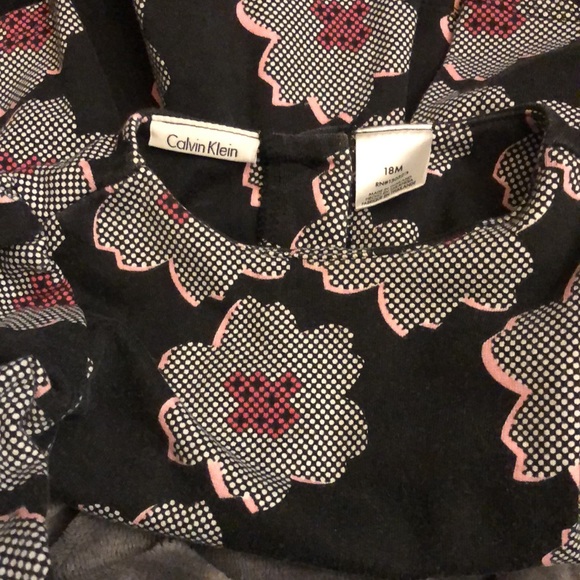 A Calvin Klein dress black with fuchsia and light pink accents. Easy wash n wear - Picture 4 of 4